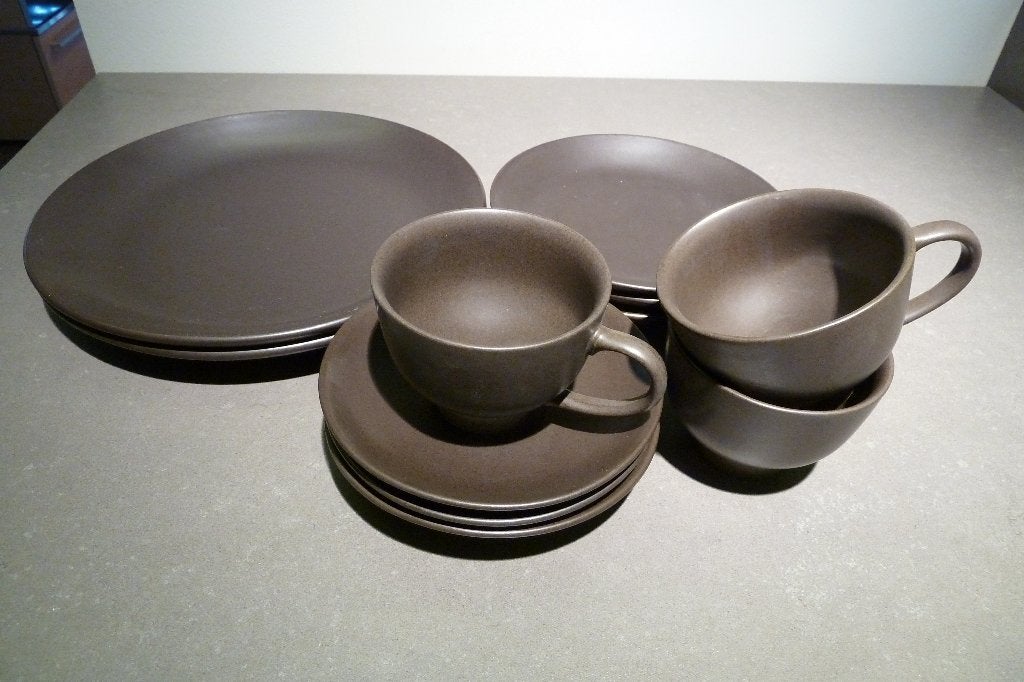 Lot 2 Assiettes Marron, 3 Petites, 3 Tasses, 3 Sous Tasses !, Maison & Meubles, Enlèvement, Neuf, Assiettes(s)
