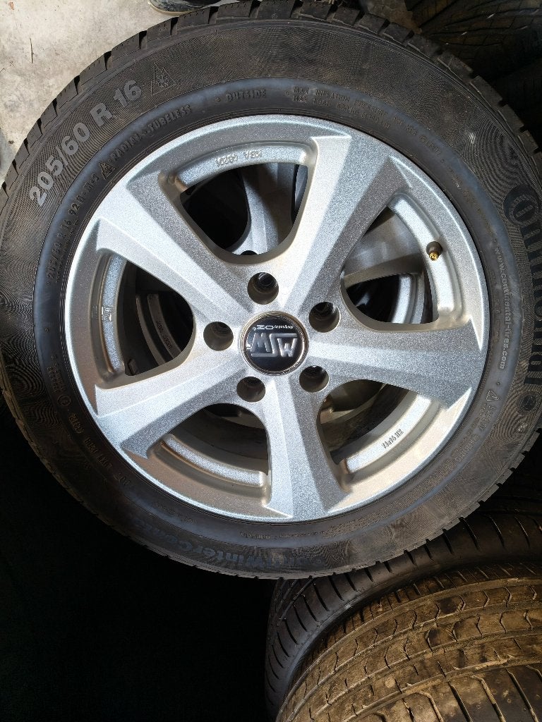 Jantes 16" MSW 5x120 (Mini & BMW) avec pneus à remplacer, Autos : Pièces & Accessoires, Pneus hiver, 16 pouces, Véhicule de tourisme