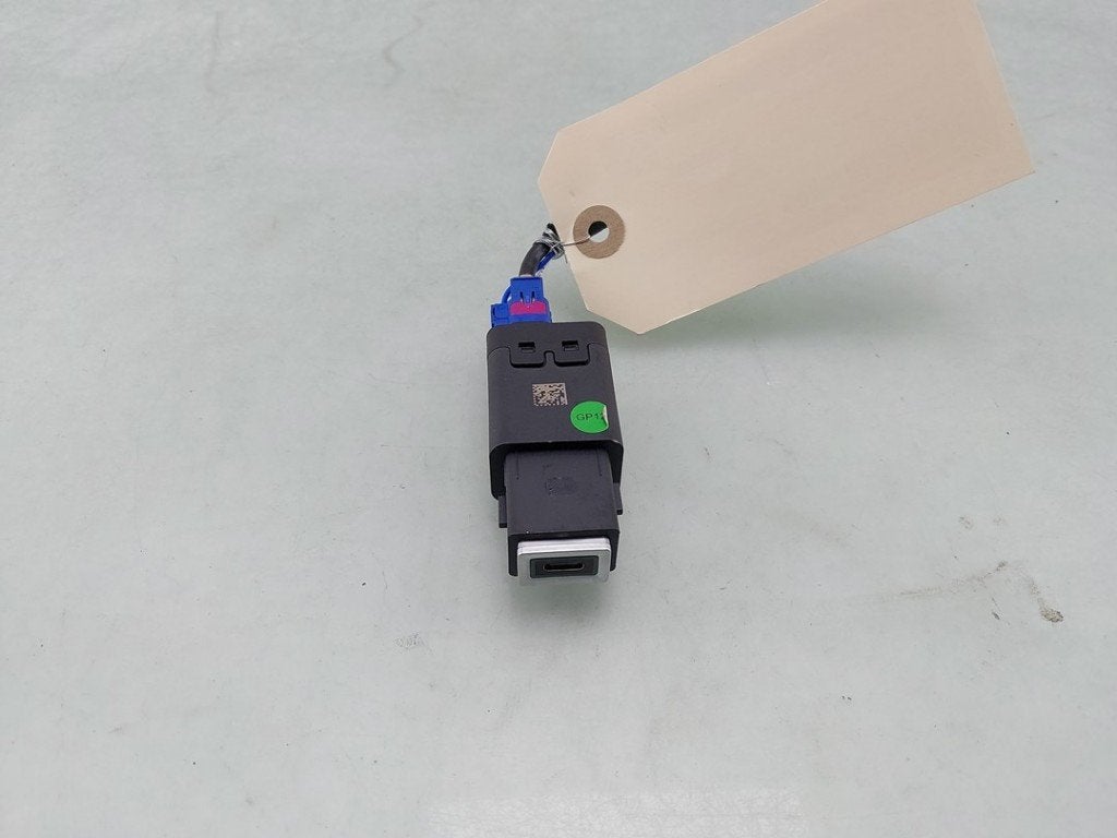AUX/USB POORT Toyota ProAce City (|98483947VV|9848394880|), Dhr. J. Ham, Gebruikt, Administratie@autoham.nl, Toyota