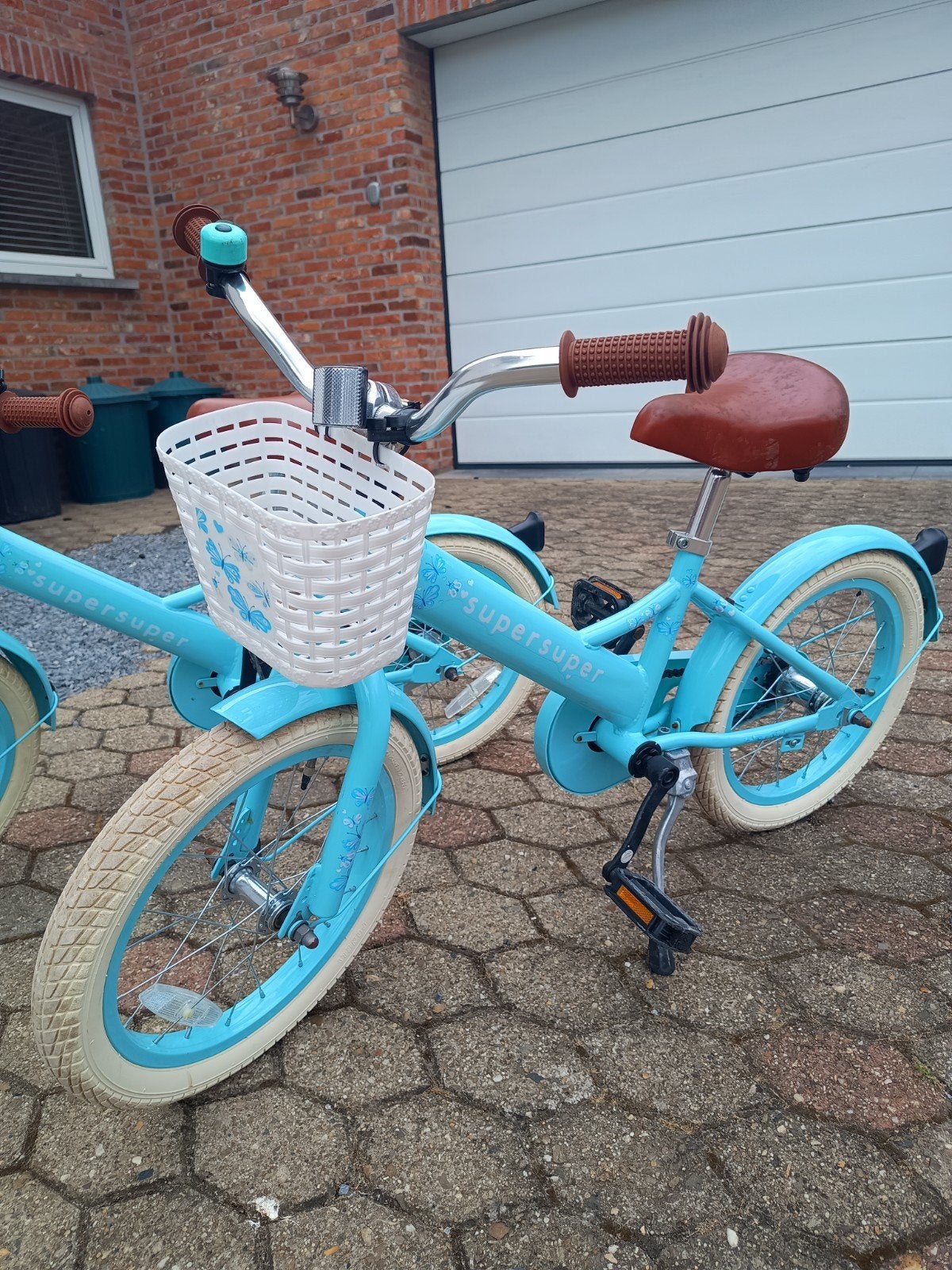 Twee kleuterfietsjes, Fietsen en Brommers, Ophalen, Gebruikt, Terugtraprem