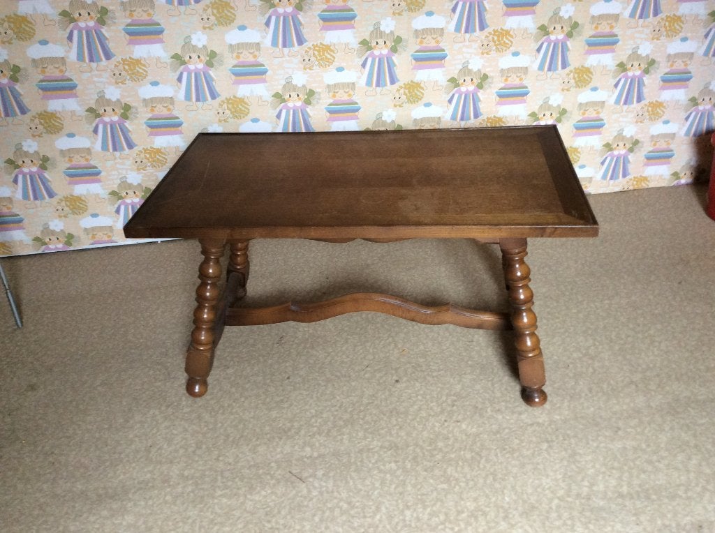 landelijke houten bijzettafel/salontafel met gedraaide poten, Ophalen