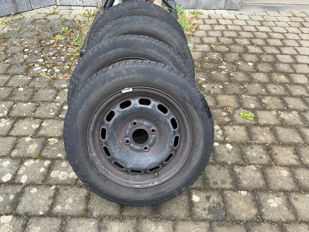 4 pneus hiver 175/65 R14 82T en bon etat sur jantes acier, Autos : Pièces & Accessoires, 14 pouces, Pneus hiver, 175 mm, Véhicule de tourisme