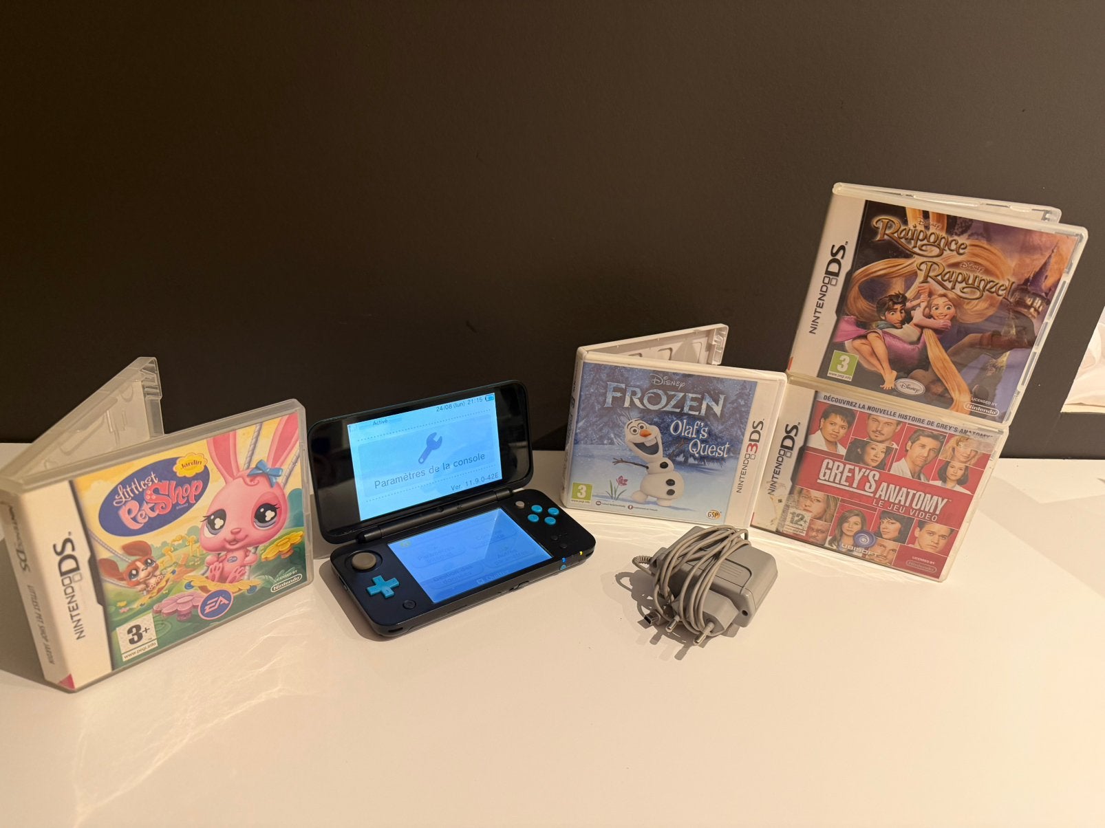 Nintendo New 2DS XL – Games + Lader, Consoles de jeu & Jeux vidéo, Consoles de jeu | Nintendo 2DS & 3DS, Enlèvement ou Envoi, Comme neuf
