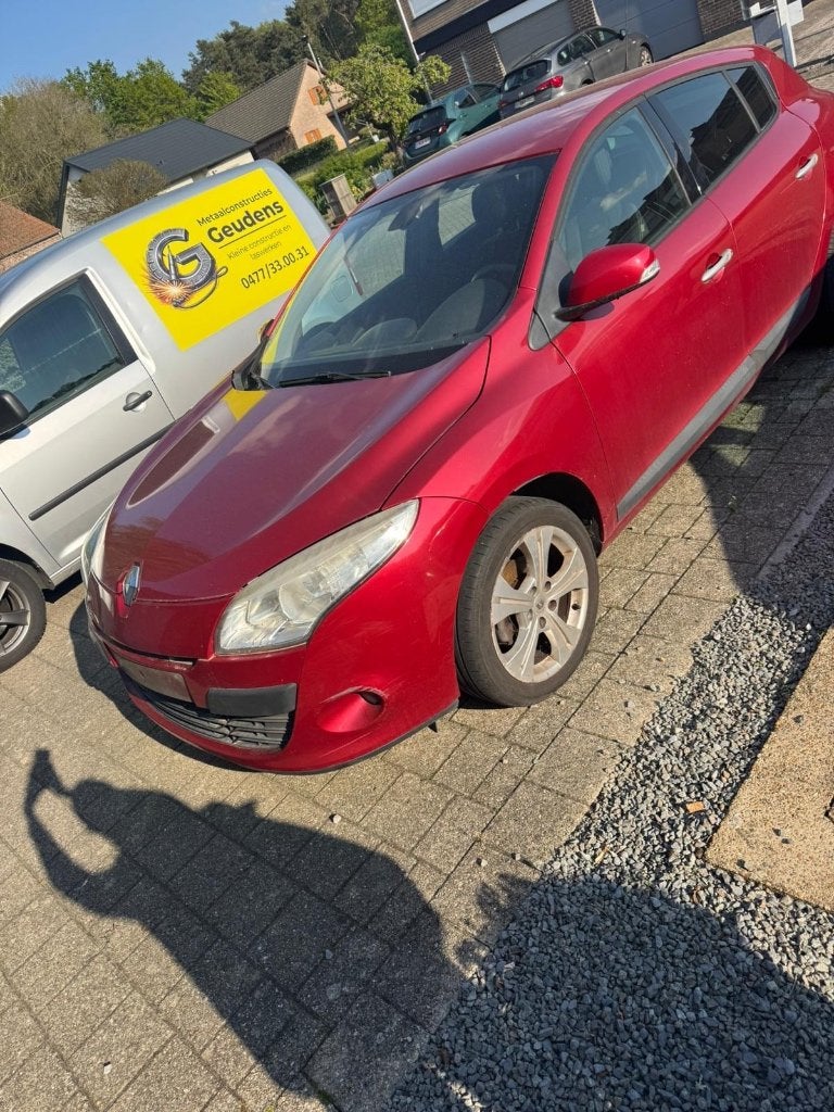 Renault Mégane 1.6, Autos, Renault, Rouge, Noir, 5 portes, 5 places