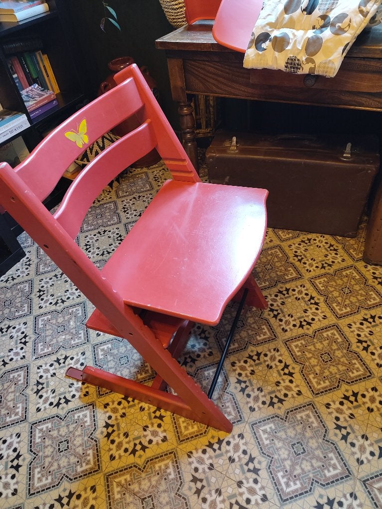rode Stokke kinderstoel met babyset, Kinderen en Baby's, Ophalen, Gebruikt, Meegroeistoel, Aanschuifbaar