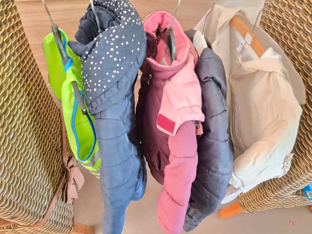 Kinderkledij, Ophalen