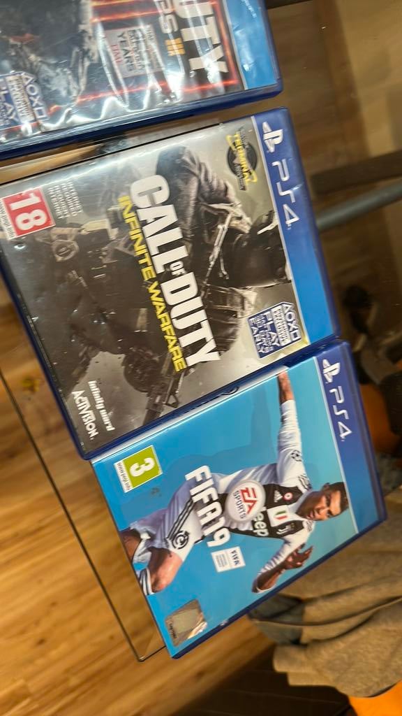 Fifa 19 en call of duty infite warfare ps4, Games en Spelcomputers, Games | Sony PlayStation 4, Shooter, 2 spelers, Ophalen of Verzenden