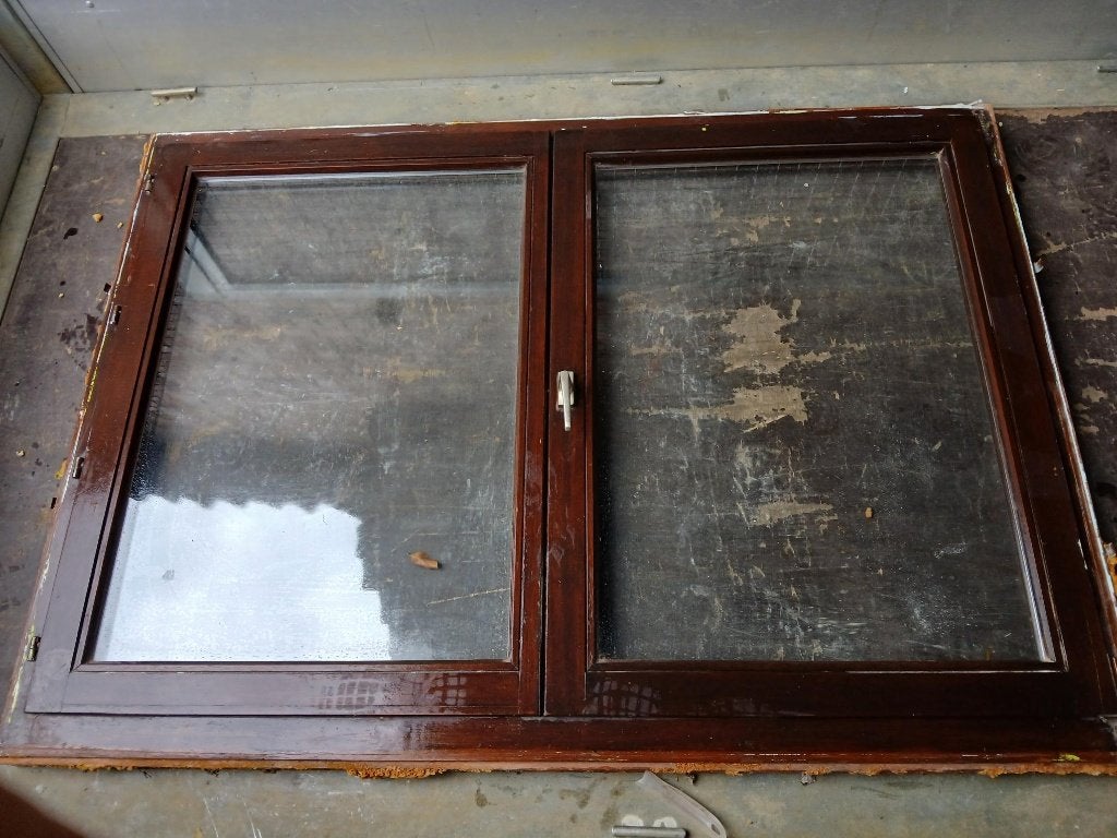 Meranti houten raam met 2 vleugels, 75 à 150 cm, Enlèvement, Utilisé, Vitre comprise