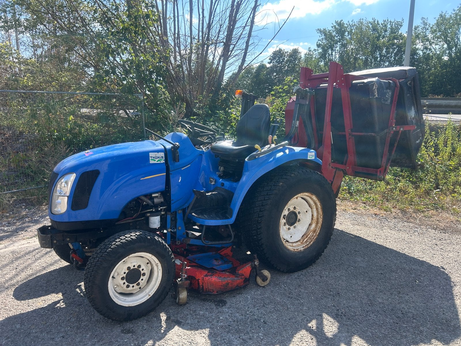 New holland 30cv avec coupe et bac, Jusqu'à 80 ch, 5000 à 7500, Enlèvement, Utilisé