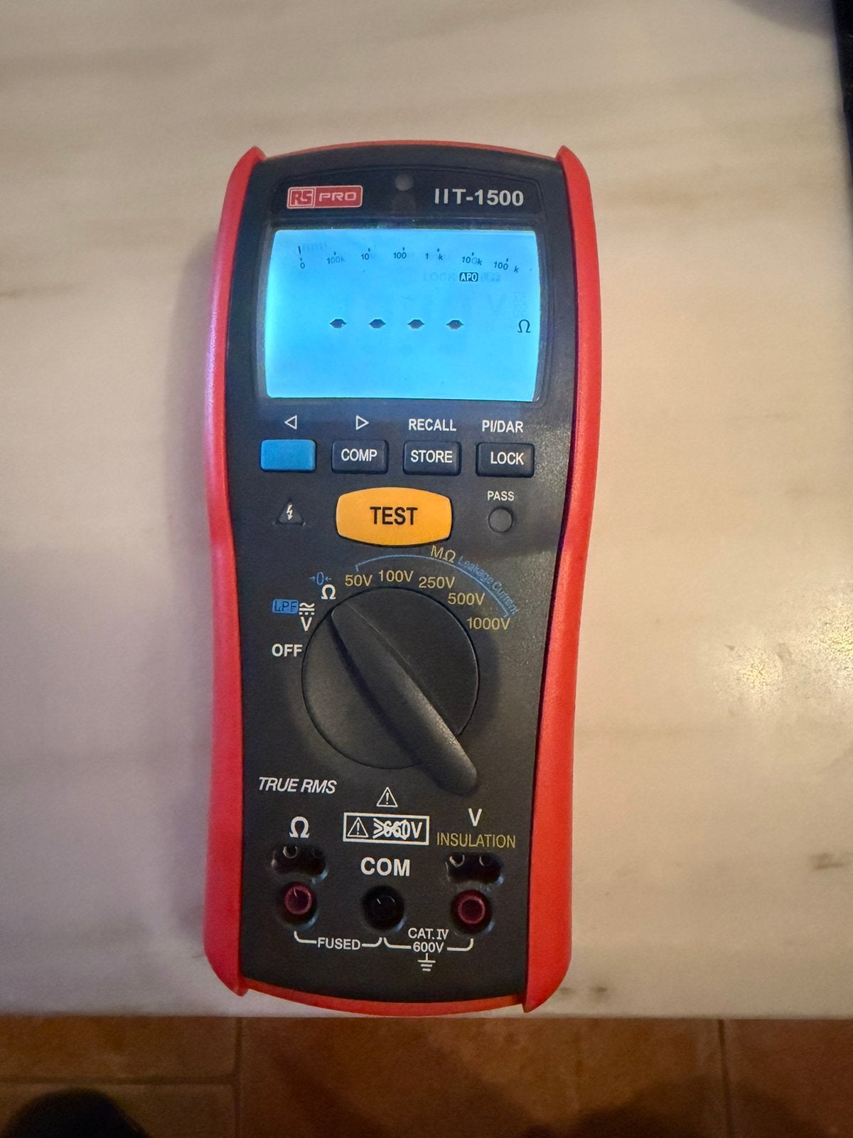 Testeur d isolement neuf RS pro iit1500 avec sacoche fluke, Enlèvement, Neuf, Multimètre