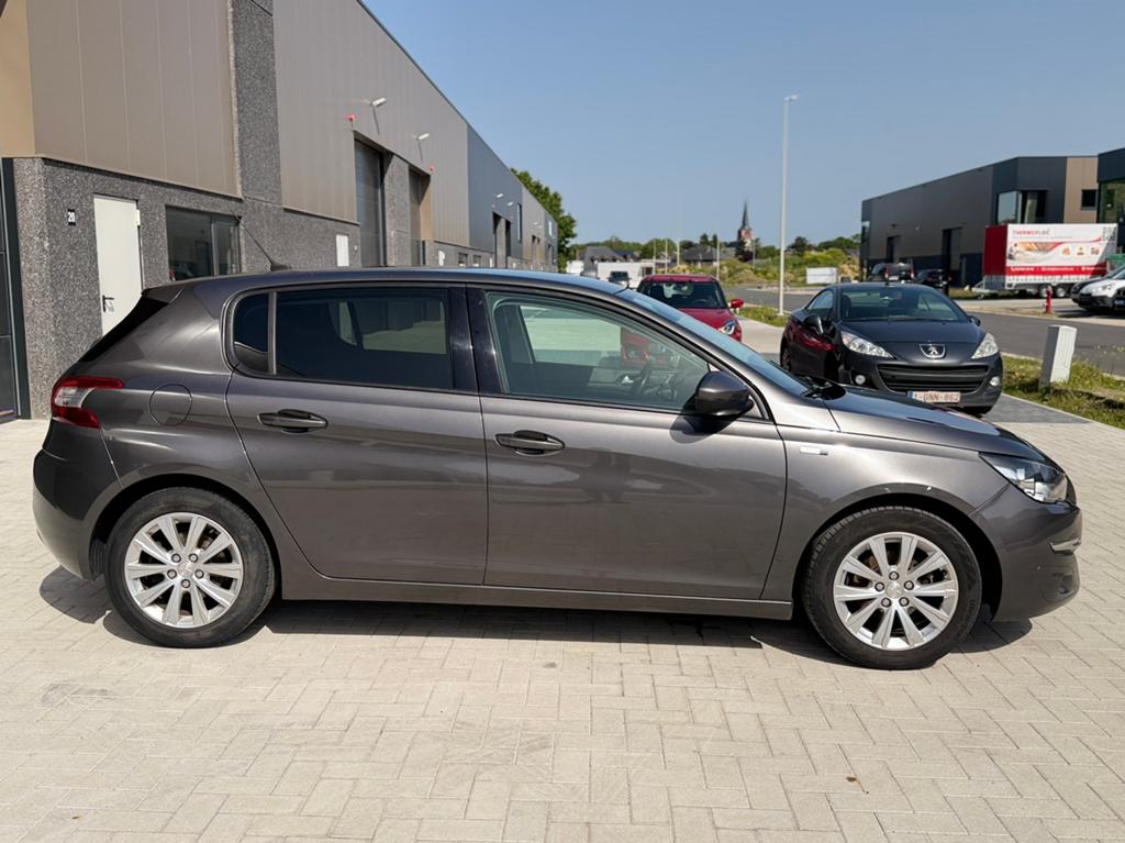 Peugeot 308 Style 2017 1.2 benzine, Auto's, Voorwielaandrijving, Stof, https://public.car-pass.be/vhr/178eb384-4ba8-4948-b3a7-1fbbe4431742