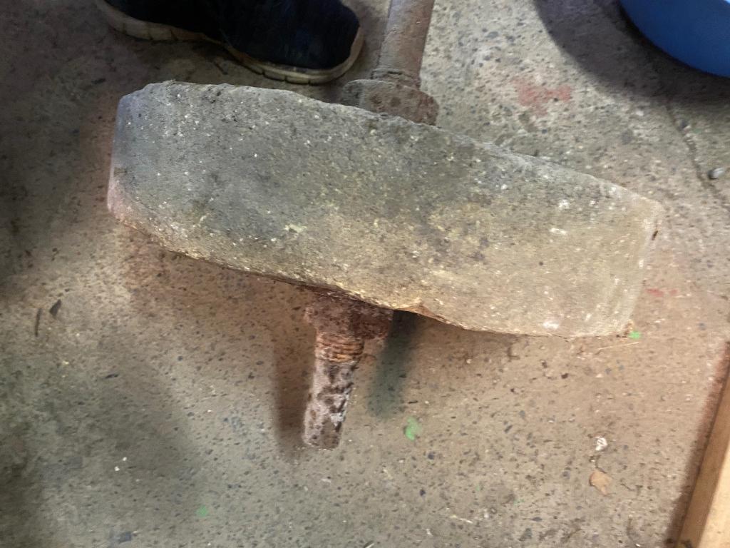 Ancienne Pierre  meule, Enlèvement