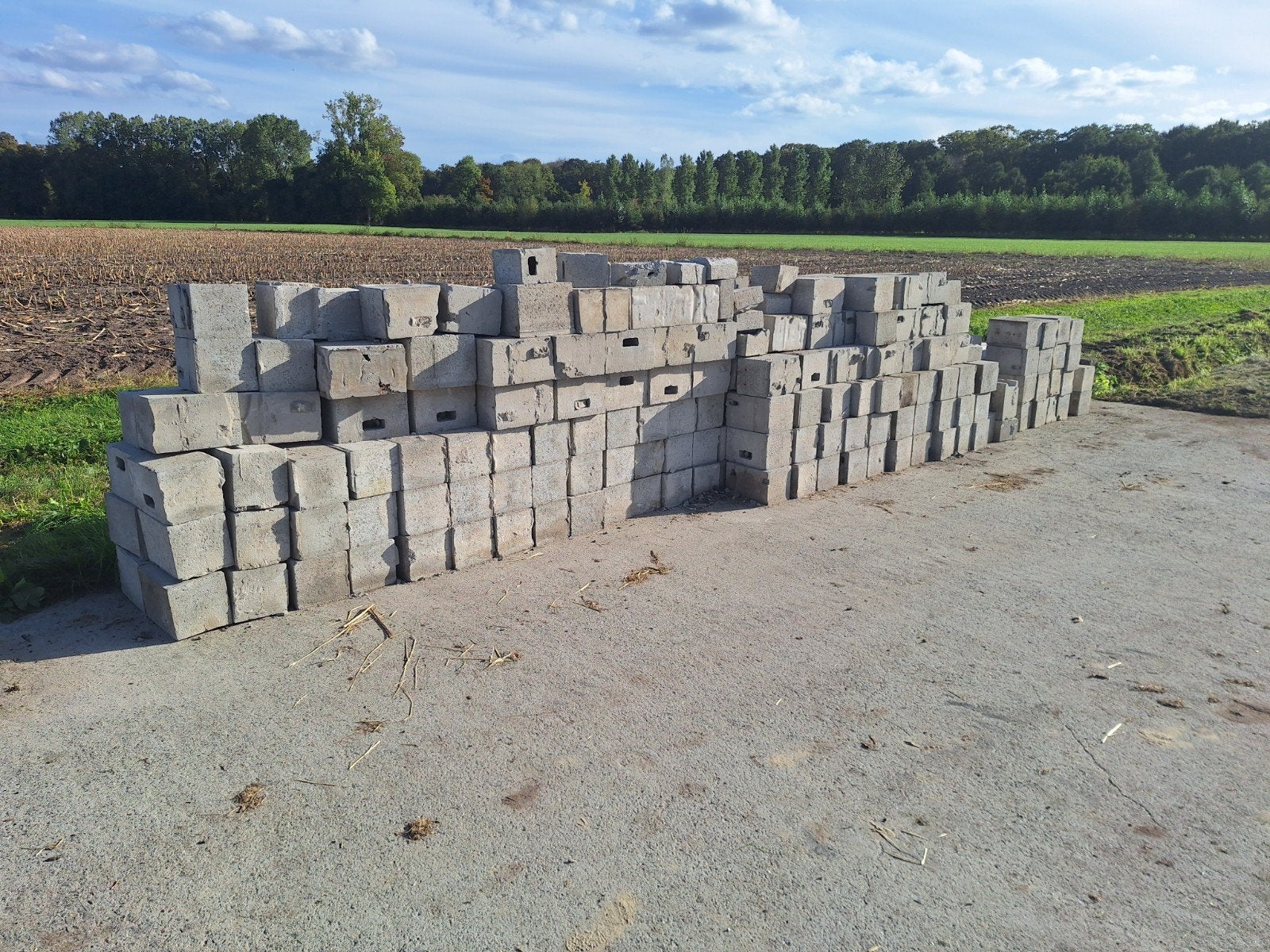 Gratis betonblokken, Doe-het-zelf en Bouw, Ophalen, Gebruikt, Beton