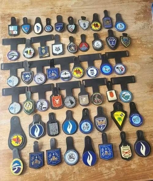 Collection de breloques, Collections, Enlèvement ou Envoi, Autres, Emblème ou Badge