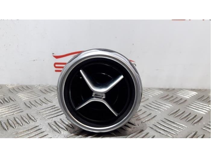 Luchtrooster Dashboard van een Mercedes GLA, Gebruikt, -, Ophalen of Verzenden, -
