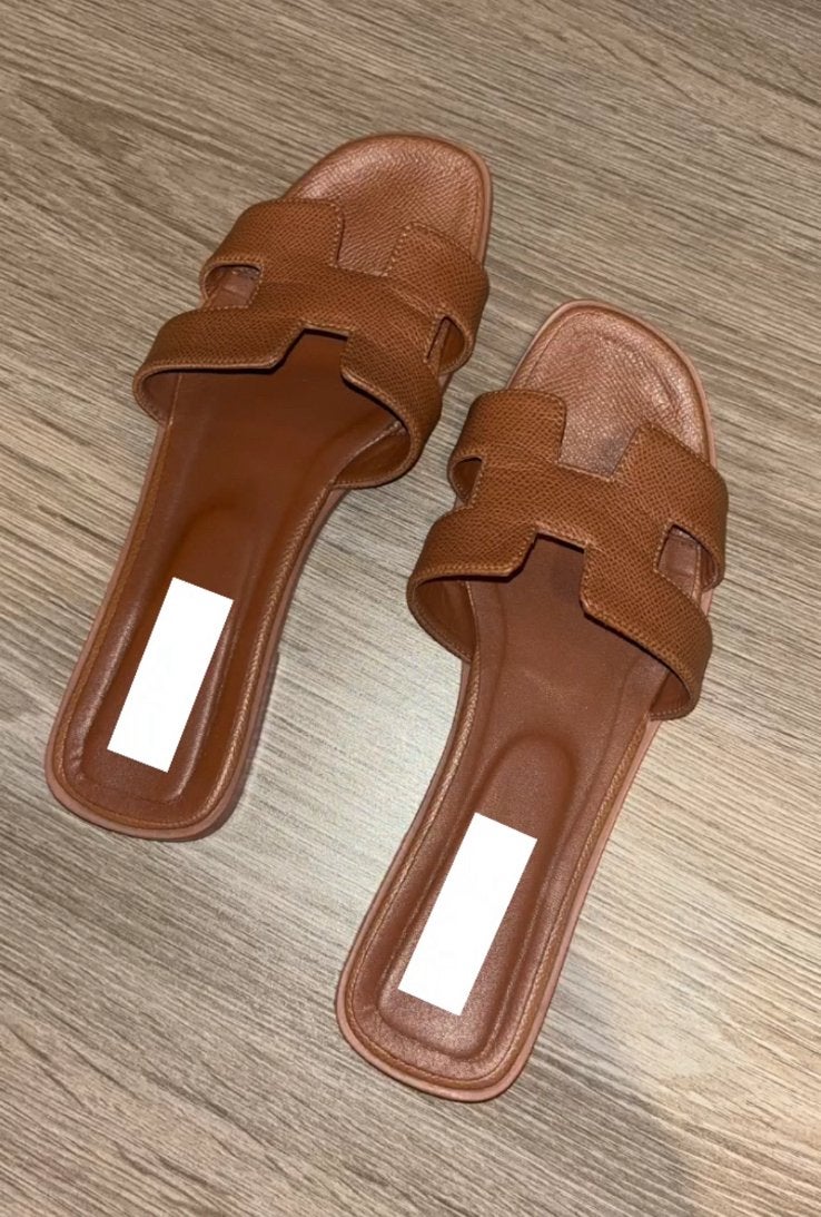 Slippers, Vêtements | Femmes, Chaussures, Enlèvement ou Envoi, Comme neuf, Brun, Sandales de bain
