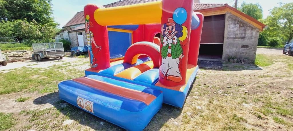 LOCATION: Château gonflable Clown 1, Ophalen, Gebruikt