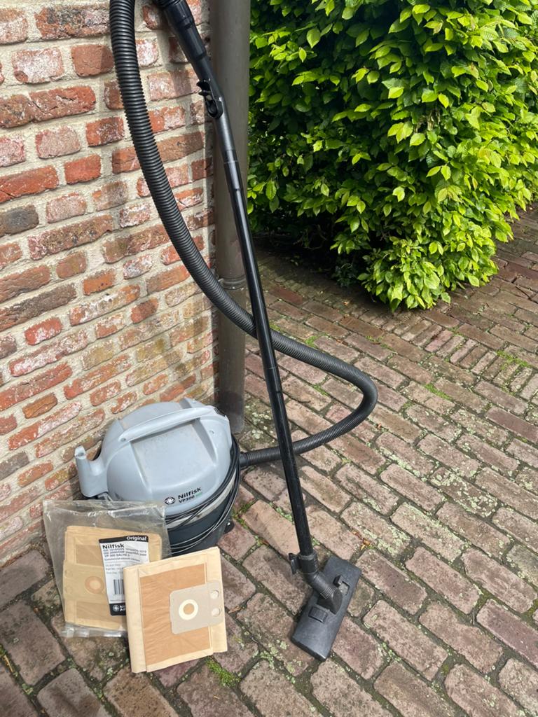 Aspirateur écologique Nilfisk VP300 avec sacs à poussière, Enlèvement, Comme neuf, Aspirateur industriel