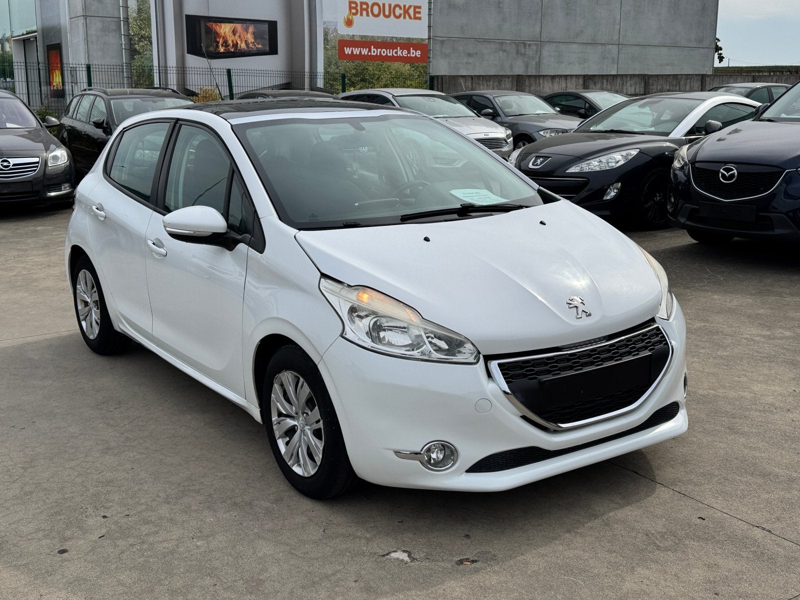 Peugeot 208 1.4L Benzine Met  68000 KLM, Auto's, Euro 5, Zwart, Wit, Bedrijf