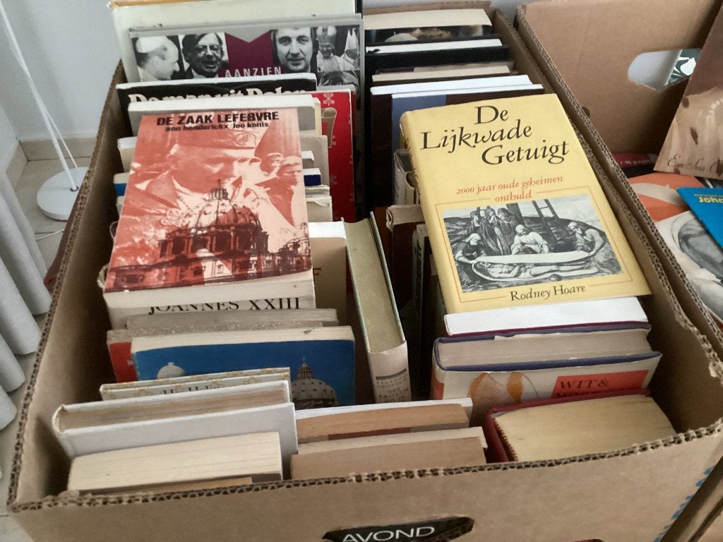 Lot religieuze boeken en magazines, Ophalen