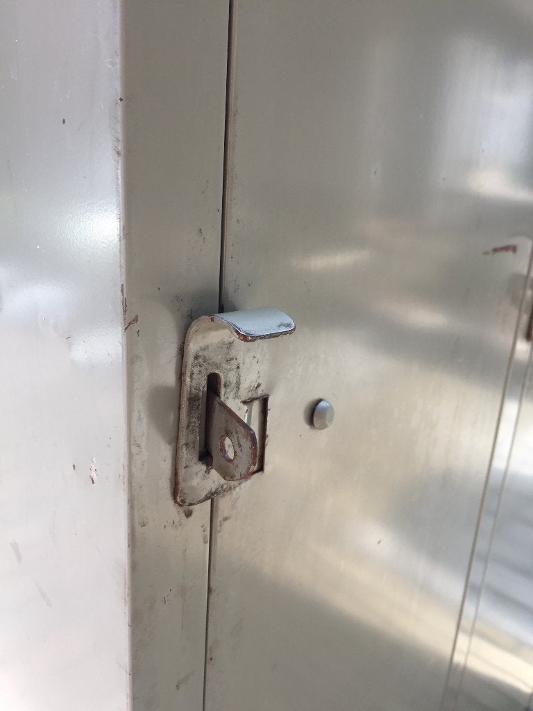 Mooie vintage 3 - deurs locker / lockerkast, Huis en Inrichting, Ophalen, Gebruikt