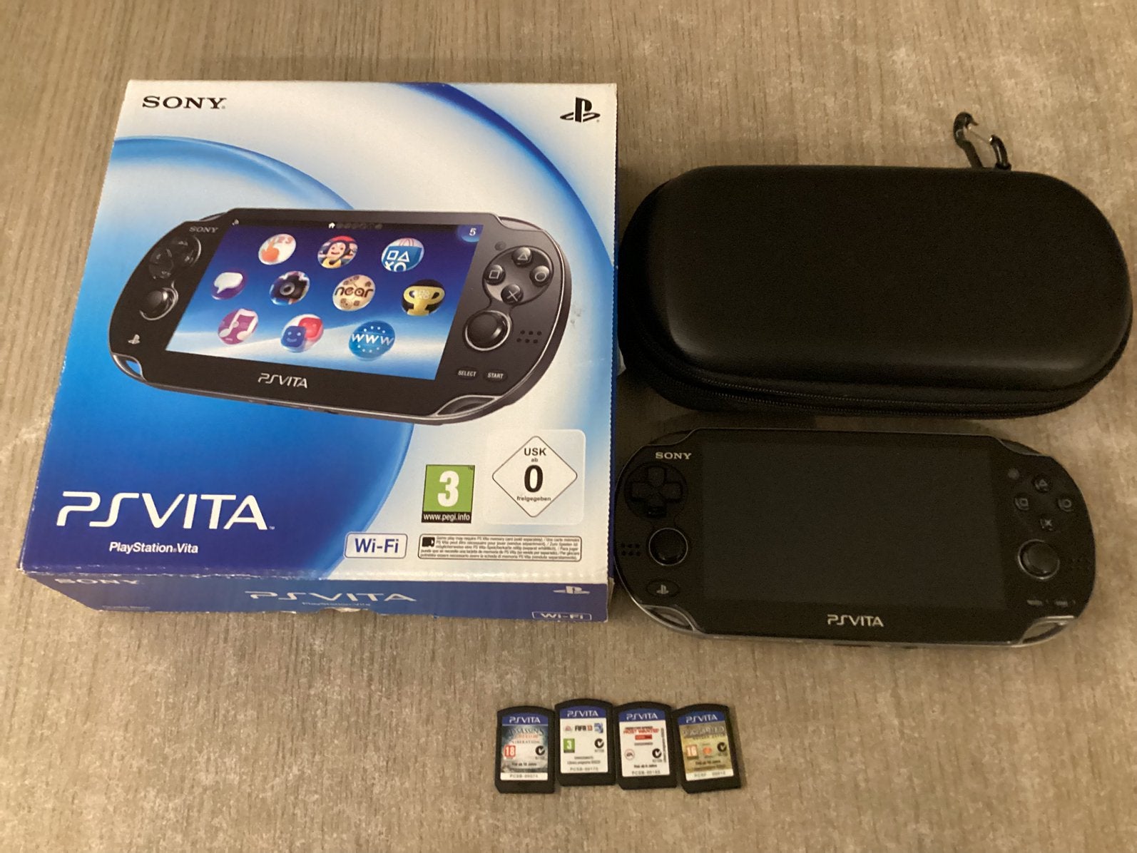 Sony Playstation Vita + 4 meilleurs jeux et chapeau, Enlèvement, Comme neuf, Noir, Avec jeux