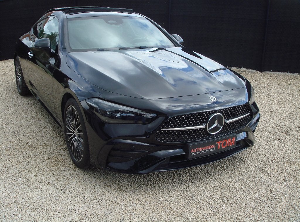 MERCEDES CLE 200 AMG LINE * PANO * BURMESTER * 360 *, Auto's, Achterwielaandrijving, 4 cilinders, 149 g/km, Zwart