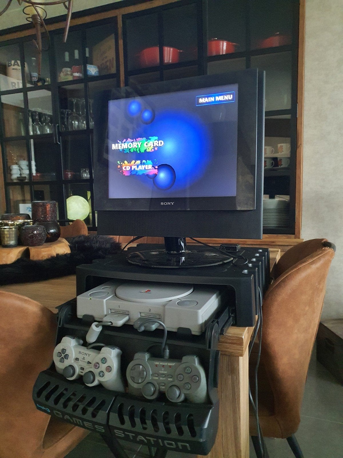 Sony ps1 + logic3 games station + sony KLV15SR1, Games en Spelcomputers, Games | Sony PlayStation 1, Ophalen