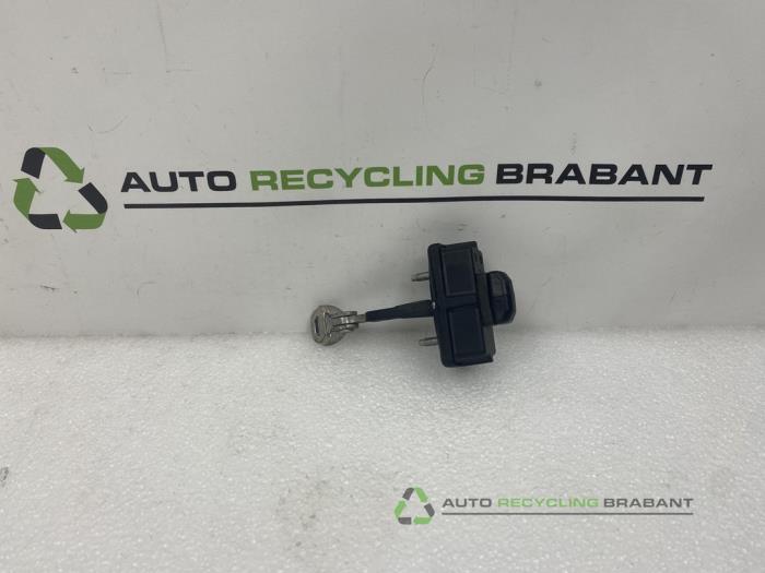 Butée 4portes avant gauche d'un Fiat Punto, -, 3 mois de garantie, Utilisé, -