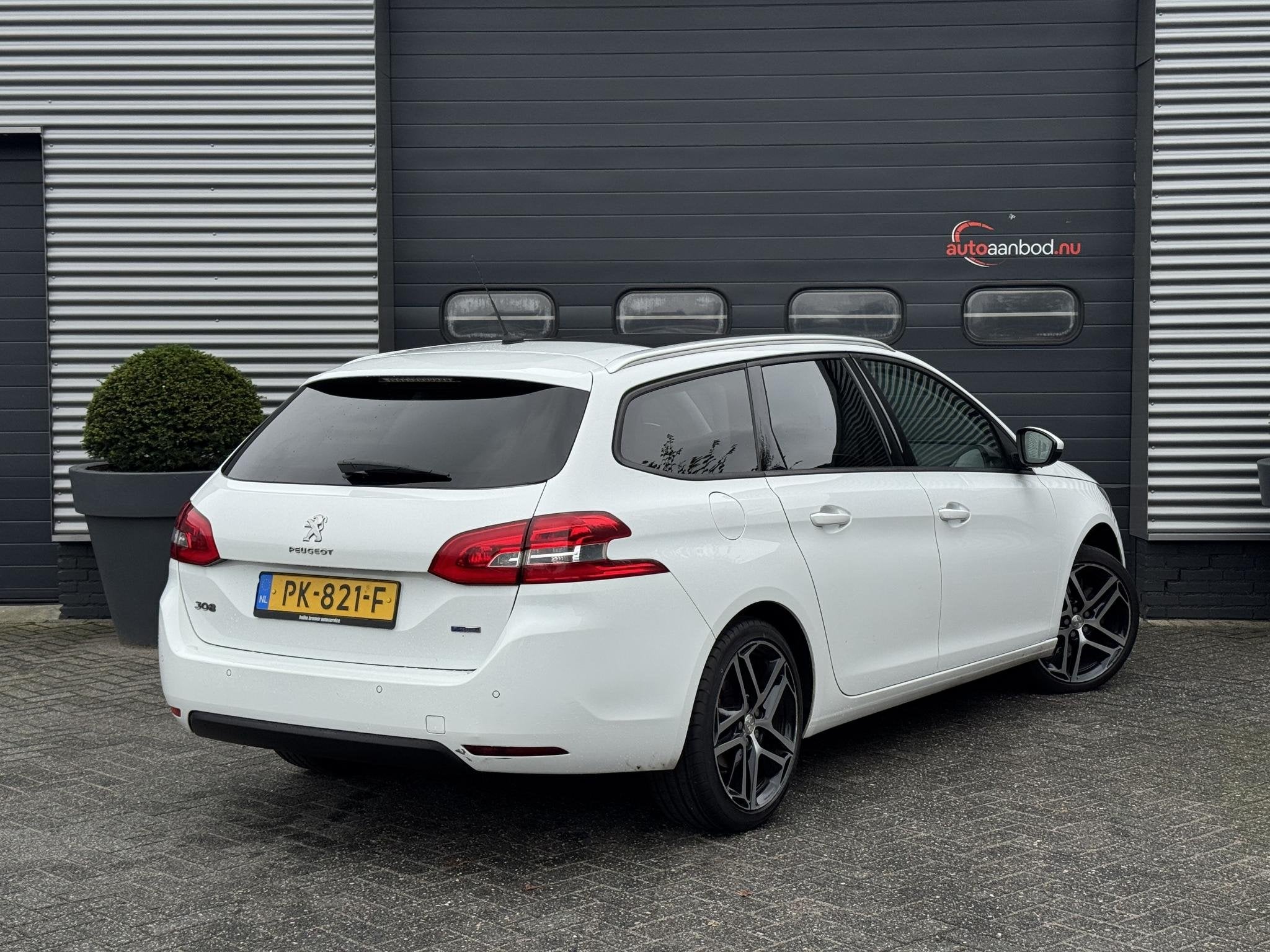 Peugeot 308 SW 1.2 PureTech Blue Lion ENGINE NOT 100% | Pano, Auto's, Voorwielaandrijving, Stof, Gebruikt, Euro 6