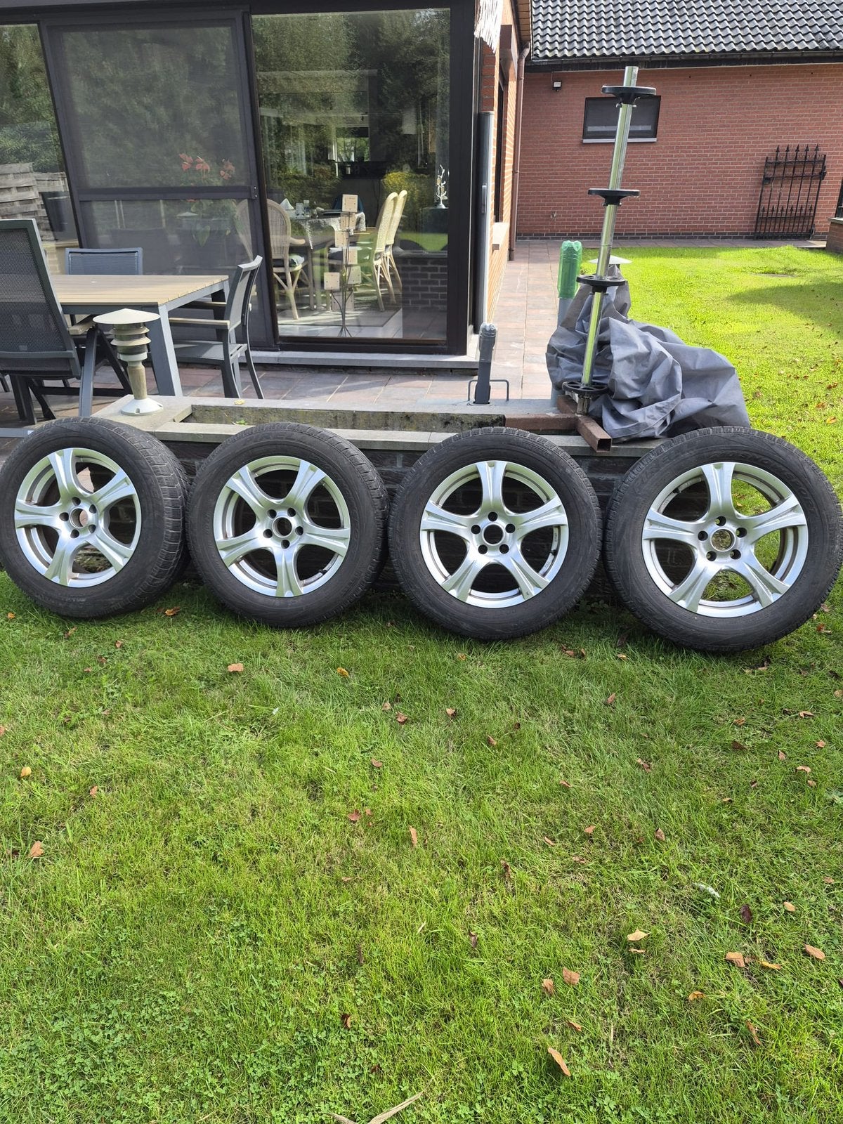 Winterbanden met velgen en opslaghouder, Auto-onderdelen, Ophalen, Winterbanden, Velg(en)