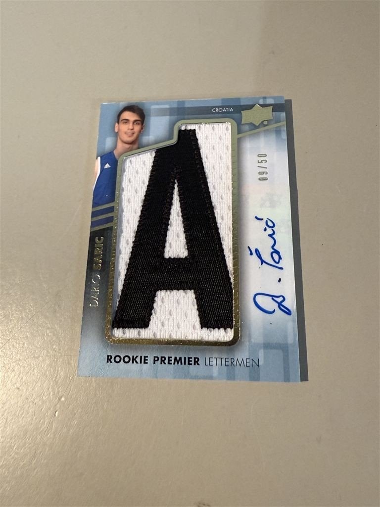 2014-15 lettermen Dario Saric handtekening patch rookie Card, Verzamelen, Sportartikelen en Voetbal, Ophalen of Verzenden, Zo goed als nieuw