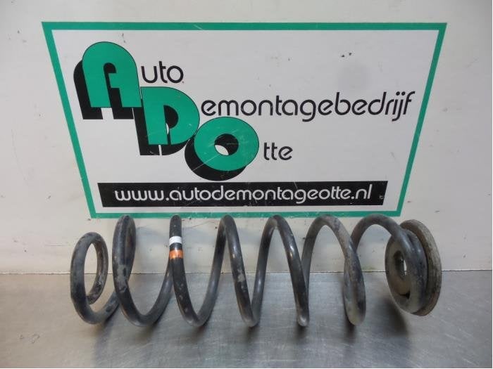 Schroefveer achter van een Volkswagen Golf Plus (Golf Plus 0, Gebruikt, -, Volkswagen, -