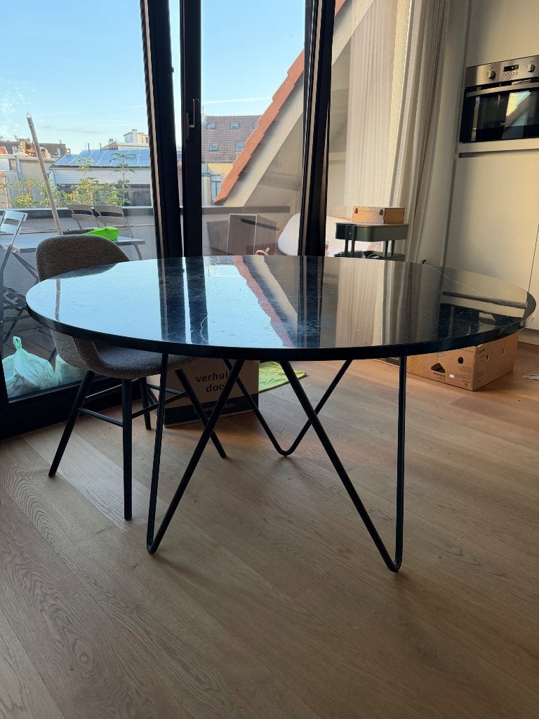 Ronde tafel met marmeren blad (zwart), Huis en Inrichting, Tafels | Eettafels, Gebruikt, 100 tot 150 cm, 100 tot 150 cm, Vier personen