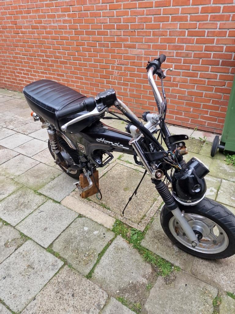 Dax rollend frame met papieren voor opmaak of onderdelen, Ophalen