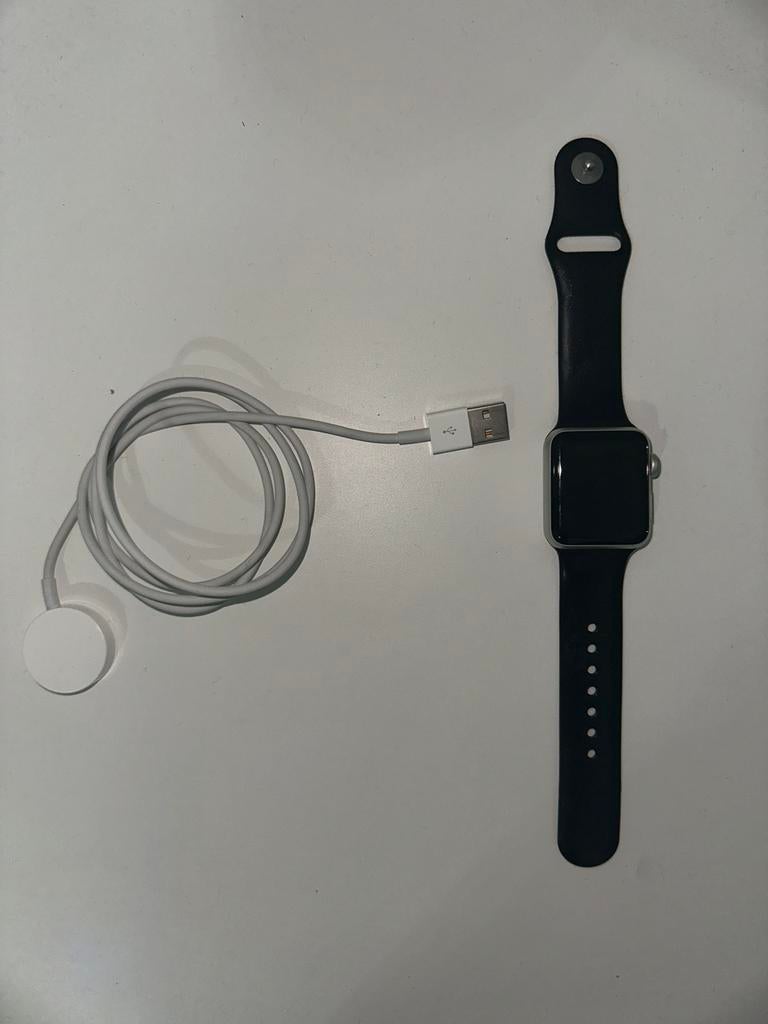 Apple Watch series 3 - 38mm, Handtassen en Accessoires, Smartwatches, Ophalen, Gebruikt, Grijs, IOS