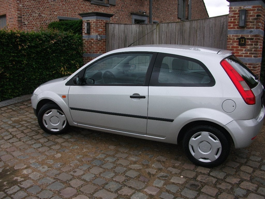 Ford Fiesta Benz,prachtstaat,REEDS GEKEURD VVK+Car-pass, Autos, Ford, 1242 cm³, Argent ou Gris, Achat, Boîte manuelle