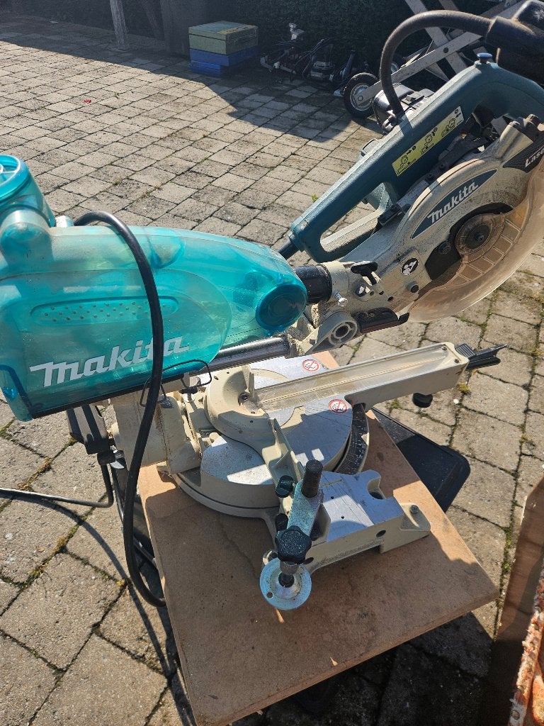 Makita Afkortzaag met Trekfunctie (Radiaalzaag), Enlèvement, Utilisé, Scie à onglet, Makita