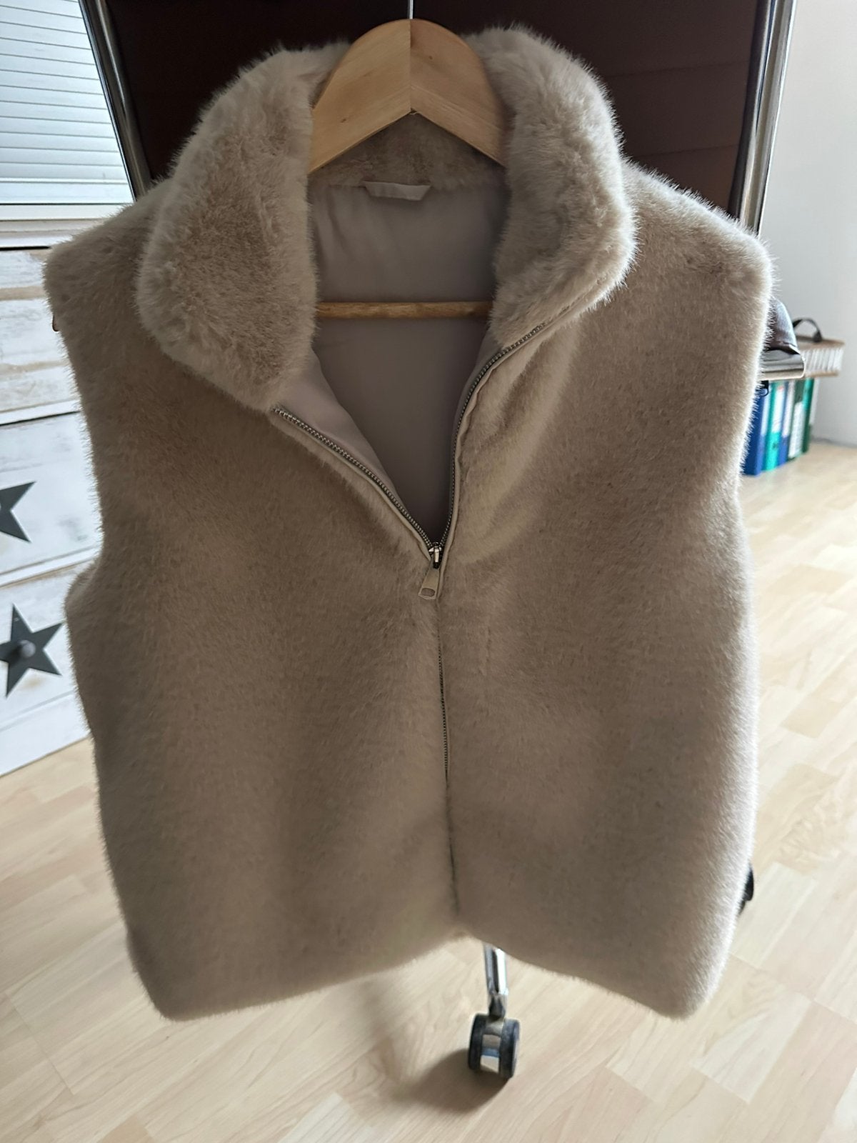 Nieuwe bodywarmer Maat M/L  crèmekleurig, Kleding | Dames, Bodywarmers, Ophalen of Verzenden, Zo goed als nieuw, Maat 38/40 (M)