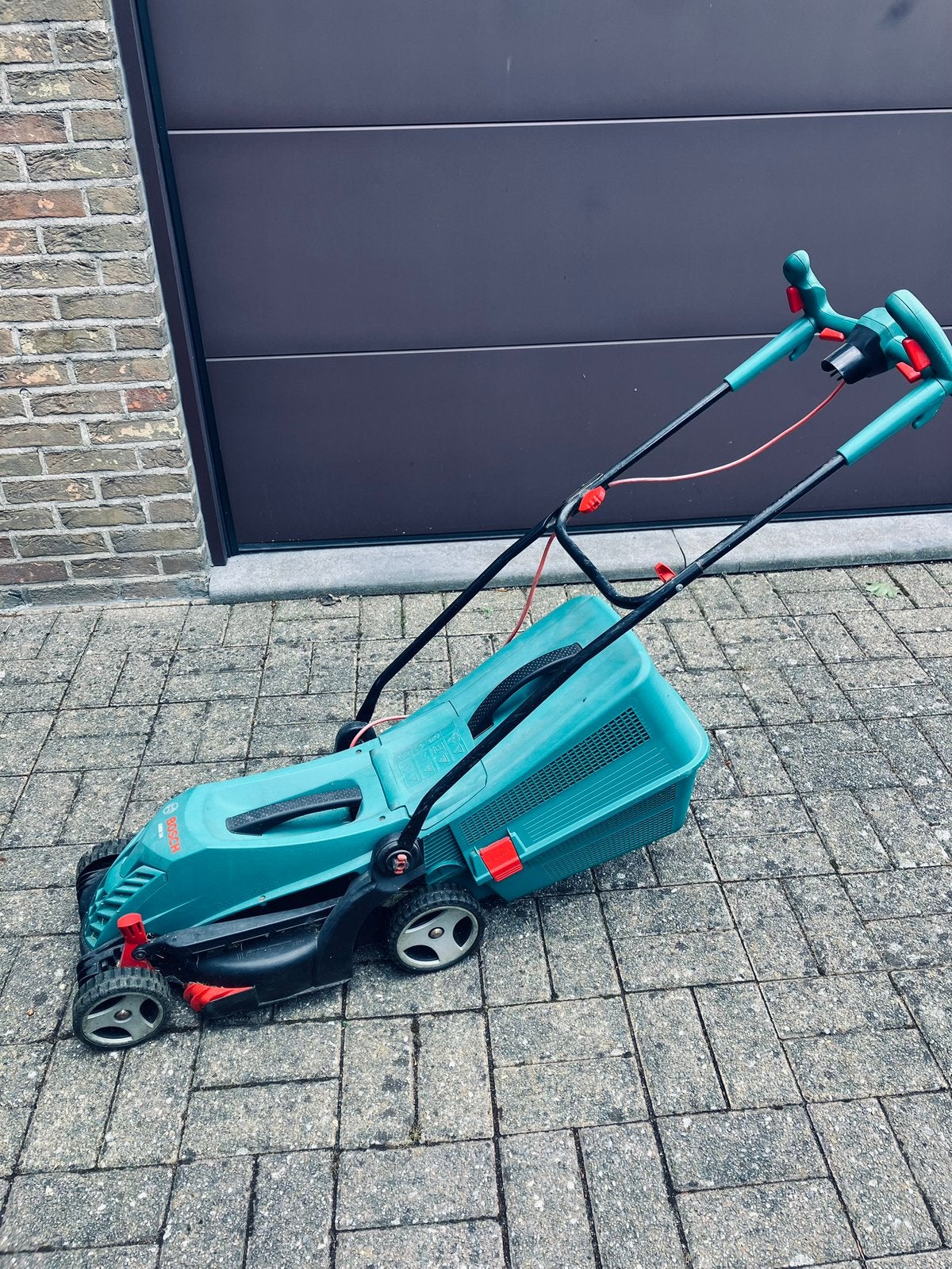 Electrische grasmaaier Bosch ARM34, Tuin en Terras, Grasmaaiers, Ophalen, Cirkelmaaier, Gebruikt, Elektrische grasmaaier