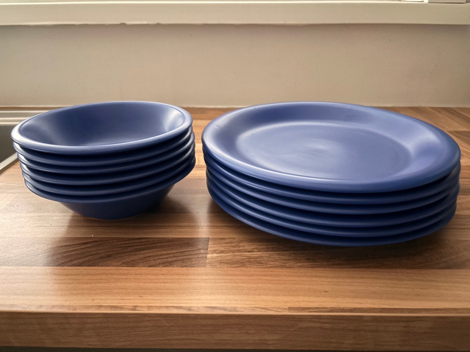 12 assiettes bleues/6 grandes - 6 assiettes à soupe/pâtes, Maison & Meubles, Enlèvement, Utilisé, Assiettes(s)
