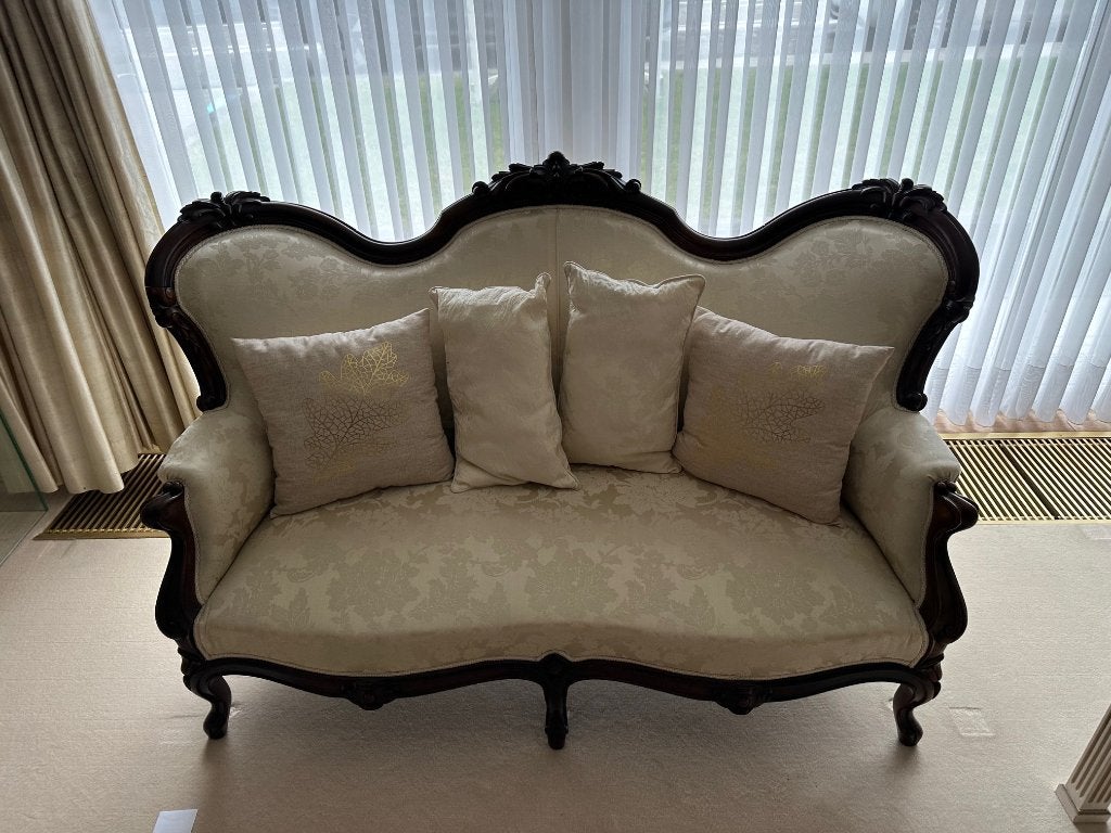 Fauteuils et divan anciens, Enlèvement