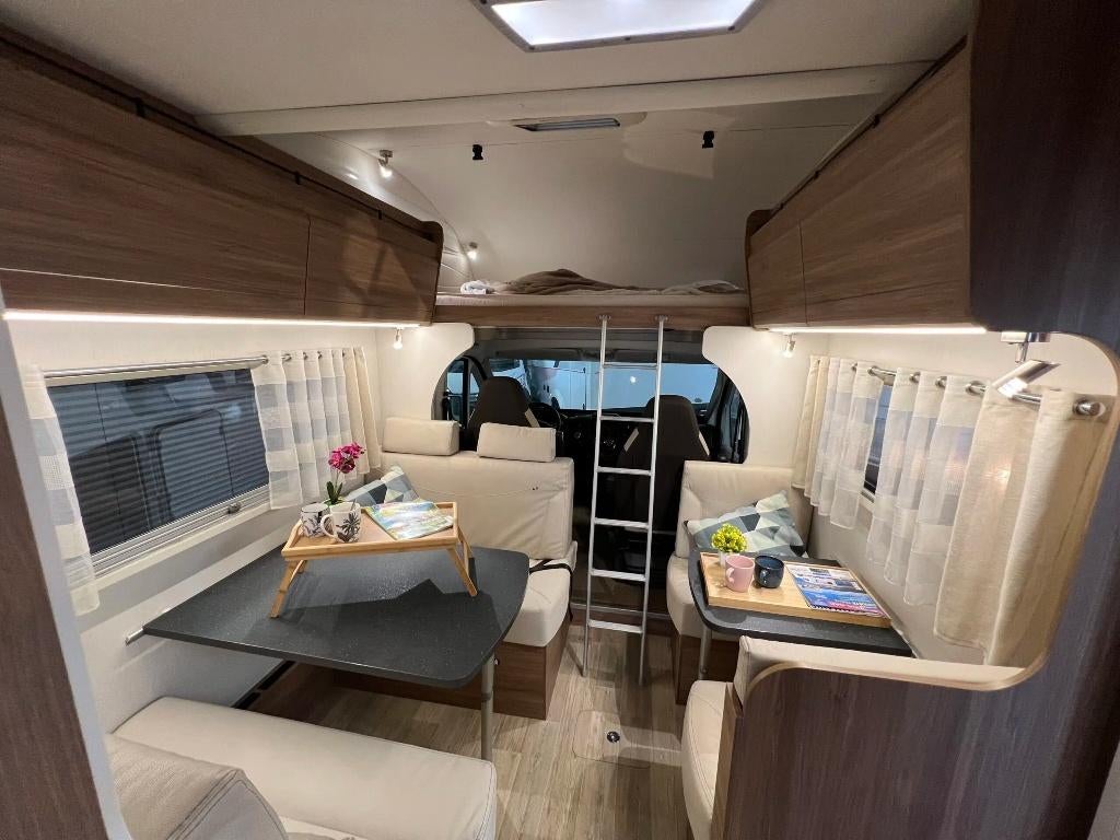 Pilote C 690 S, Caravanes & Camping, Camping-cars, Siège de train, Auvent, Boîte manuelle, Jusqu'à 6