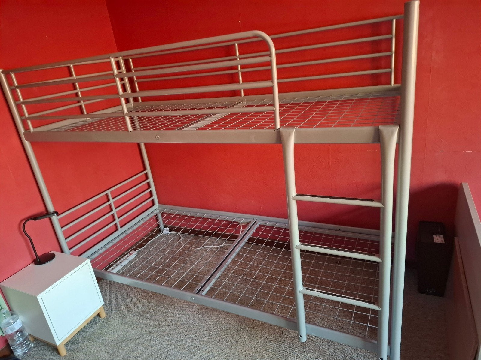 Stevig metalen stapelbed - grijs, Ophalen, Zo goed als nieuw, Stapelbed