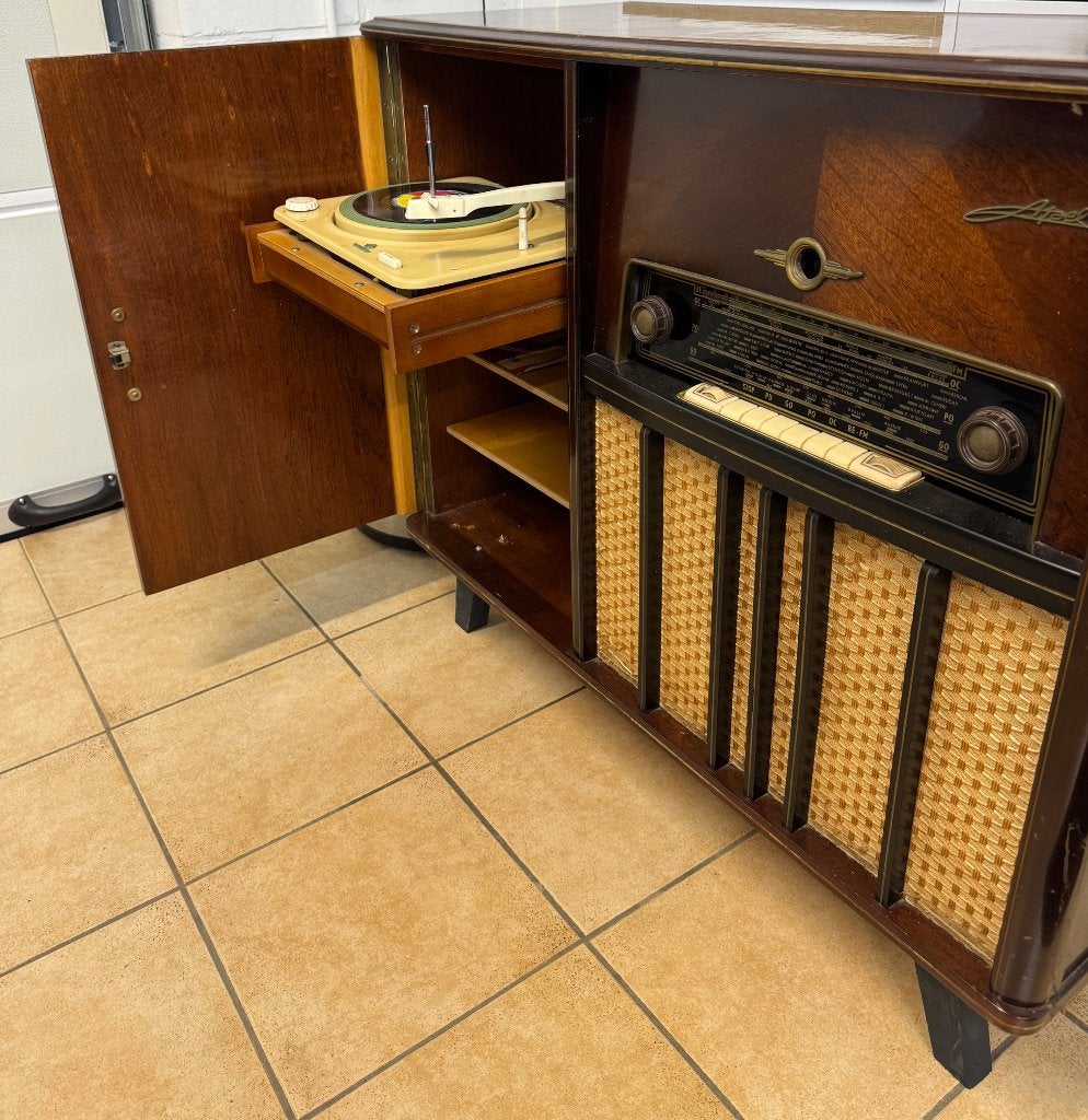 Oud radiomeubel, Ophalen