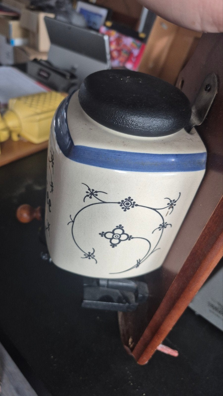 oude koffiemolen om op te hangen, Ophalen