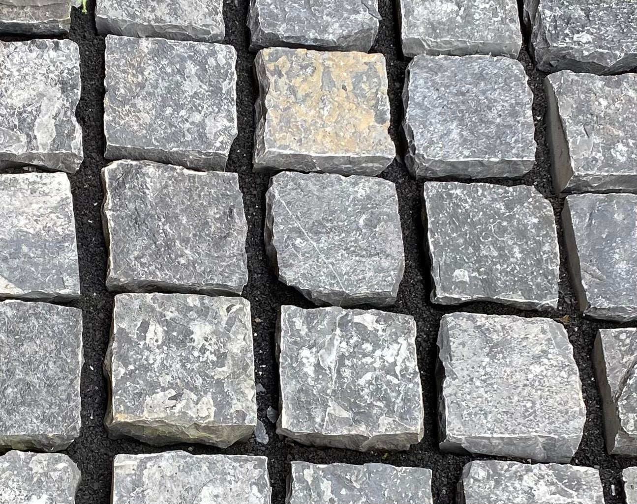 +/- 130 chittor black kasseien 14x14x5/7, Tuin en Terras, Ophalen, Nieuw, Kalksteen
