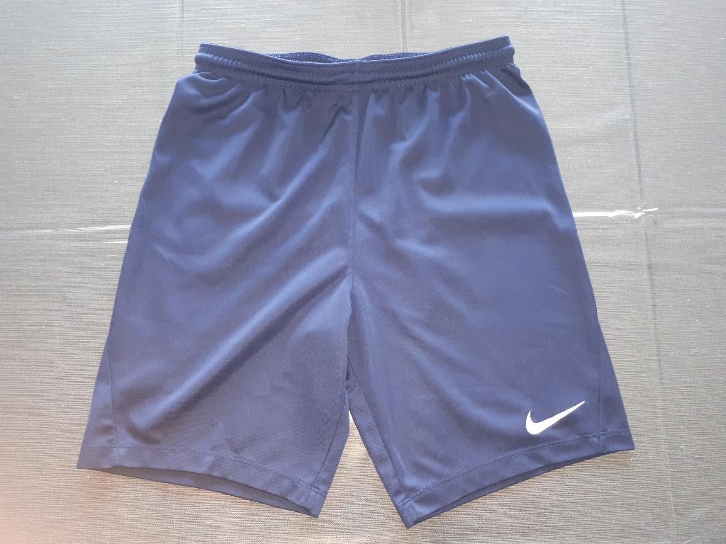 Sport short 158, Kinderen en Baby's, Kinderkleding | Maat 158, Broek, NIKE, Jongen of Meisje, Ophalen of Verzenden