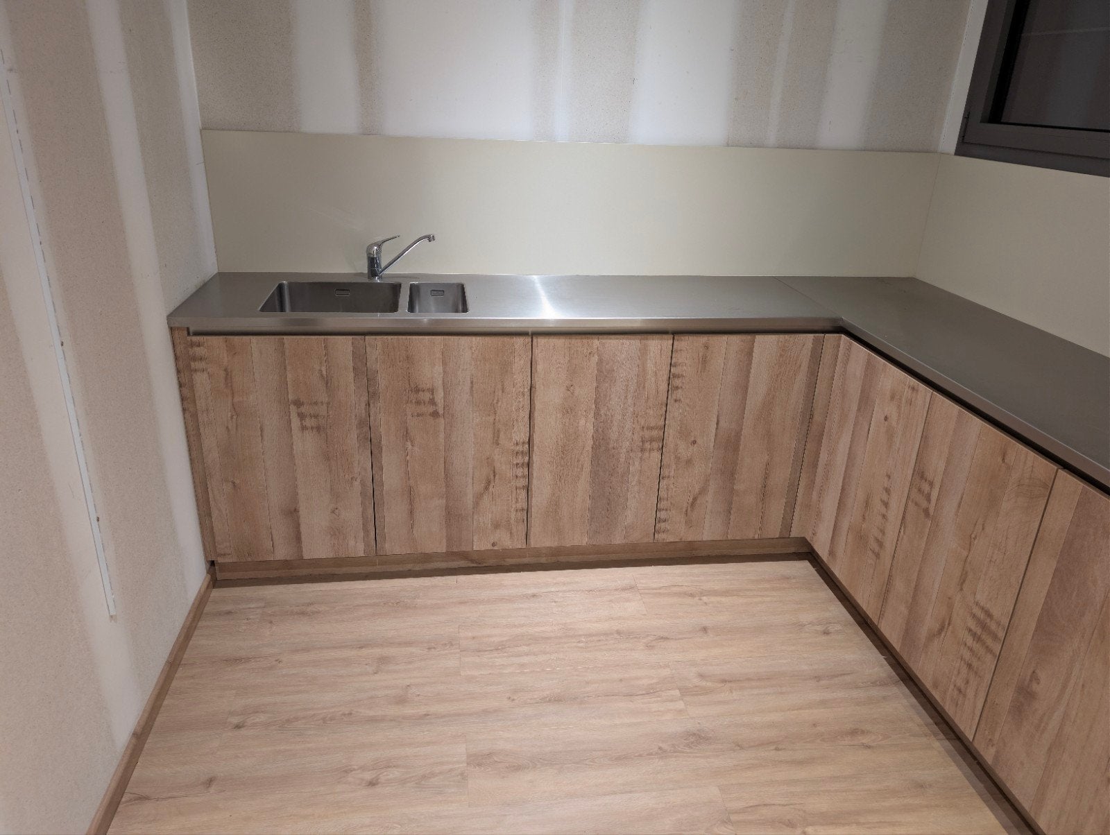 Cuisine moderne, Neuf, Acier ou Inox, Enlèvement, Crème