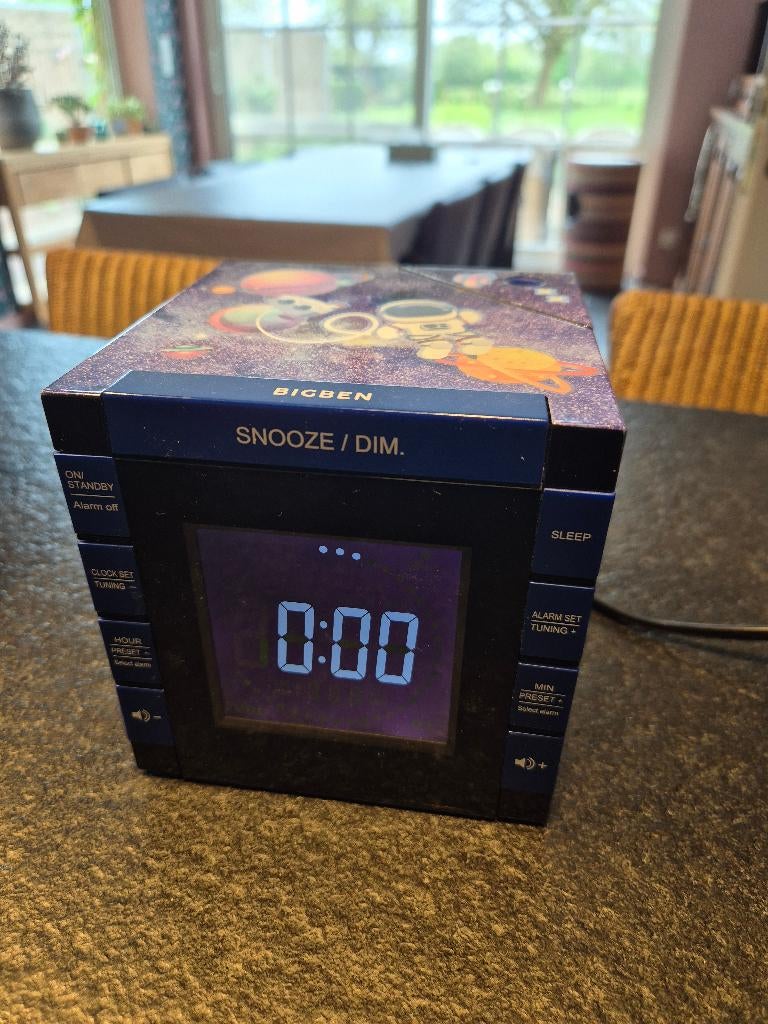 Wekkerradio met raket projectie, Elektronische apparatuur, Ophalen, Gebruikt, Digitaal